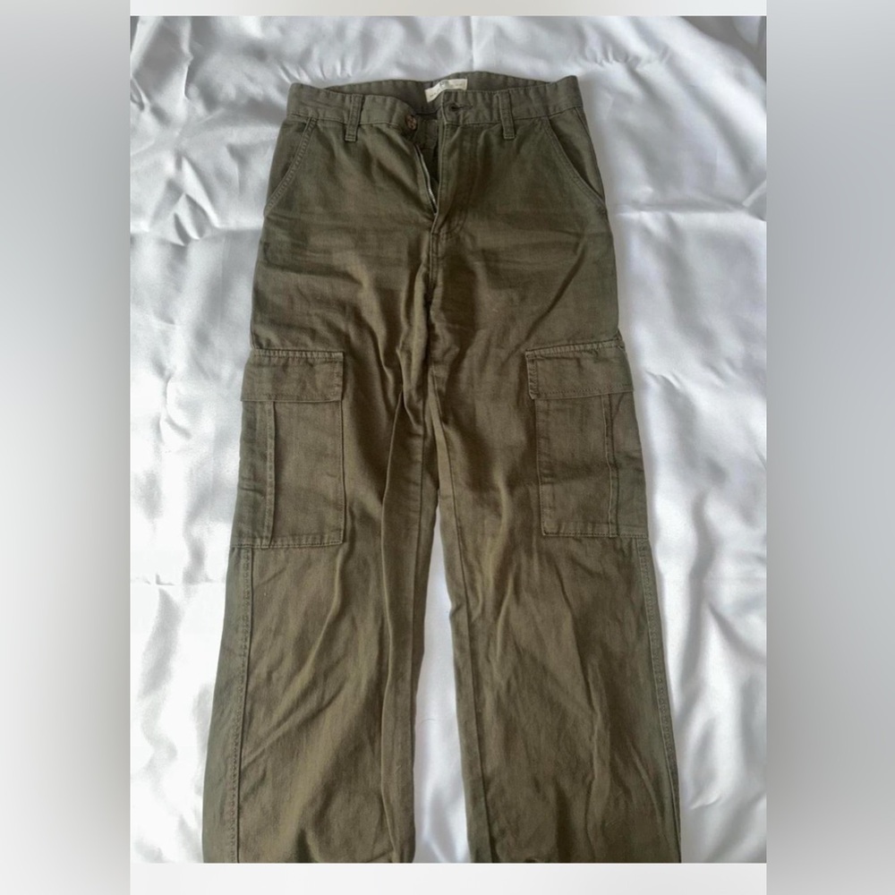 Stradivarius Women's Olive Cargo Pants